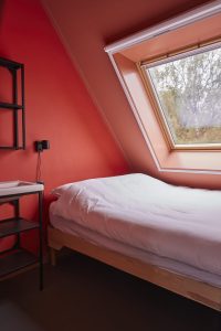 PTB_slaapkameretraitecentrum-the-place-to-be-slaapkamer-rood-768x1152